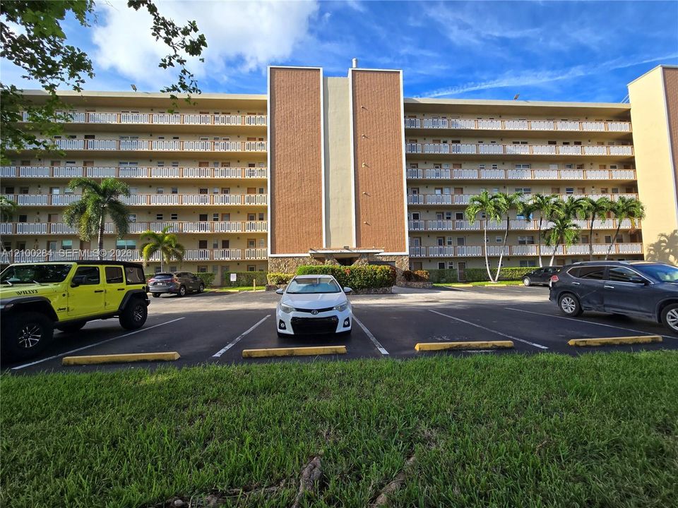 For Rent: $2,150 (2 beds, 2 baths, 1092 Square Feet)