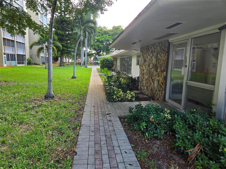 For Rent: $2,150 (2 beds, 2 baths, 1092 Square Feet)