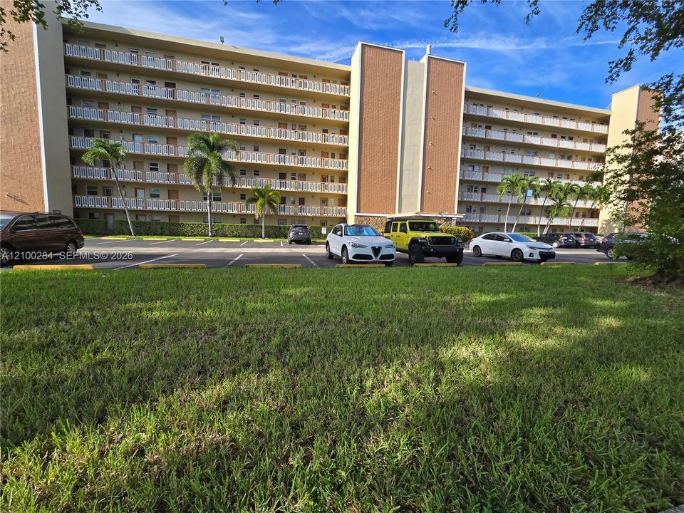 For Rent: $2,150 (2 beds, 2 baths, 1092 Square Feet)