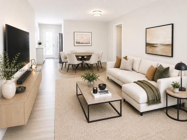 For Sale: $269,900 (2 beds, 1 baths, 725 Square Feet)