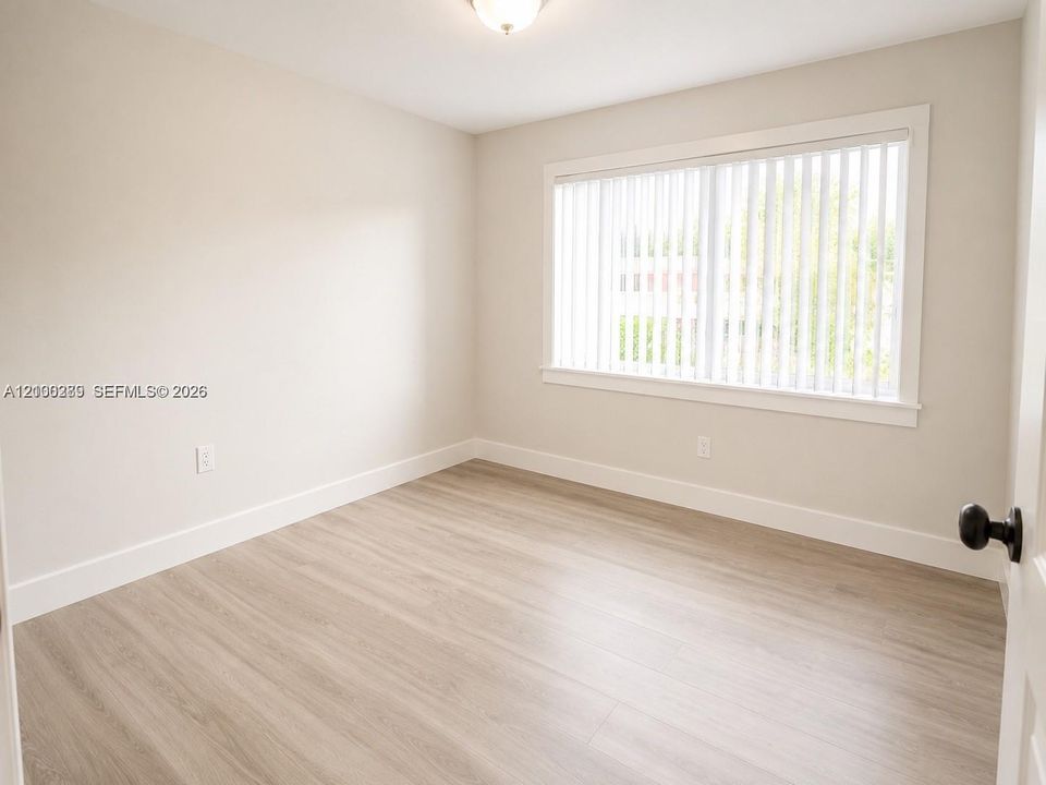 For Sale: $269,900 (2 beds, 1 baths, 725 Square Feet)