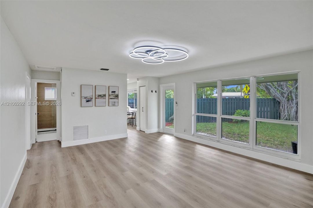 For Rent: $2,300 (1 beds, 1 baths, 675 Square Feet)