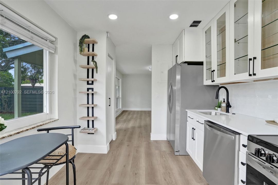 For Rent: $2,300 (1 beds, 1 baths, 675 Square Feet)