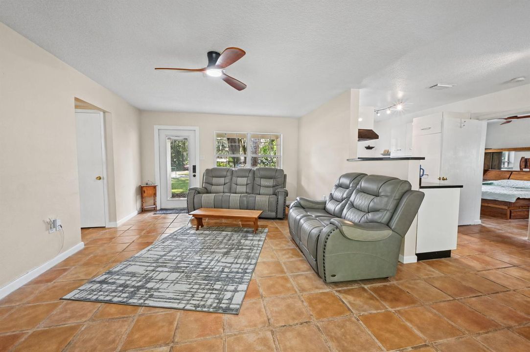 42-web-or-mls-Kitchen_1