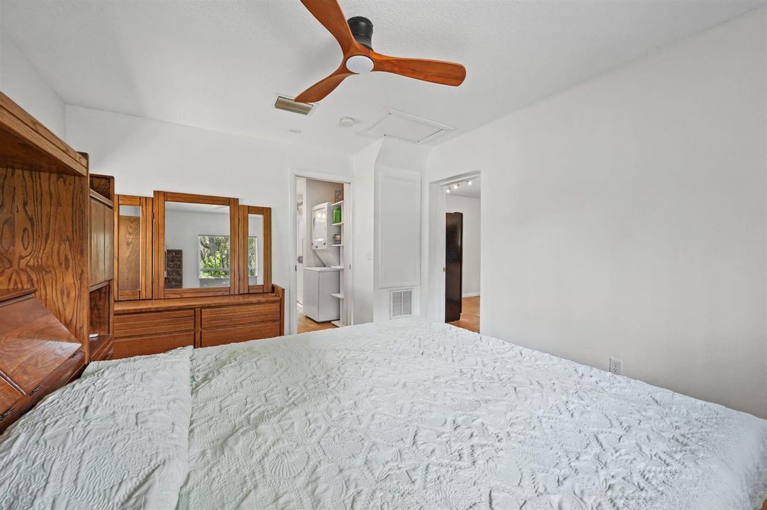 60-web-or-mls-Main Bedroom_3