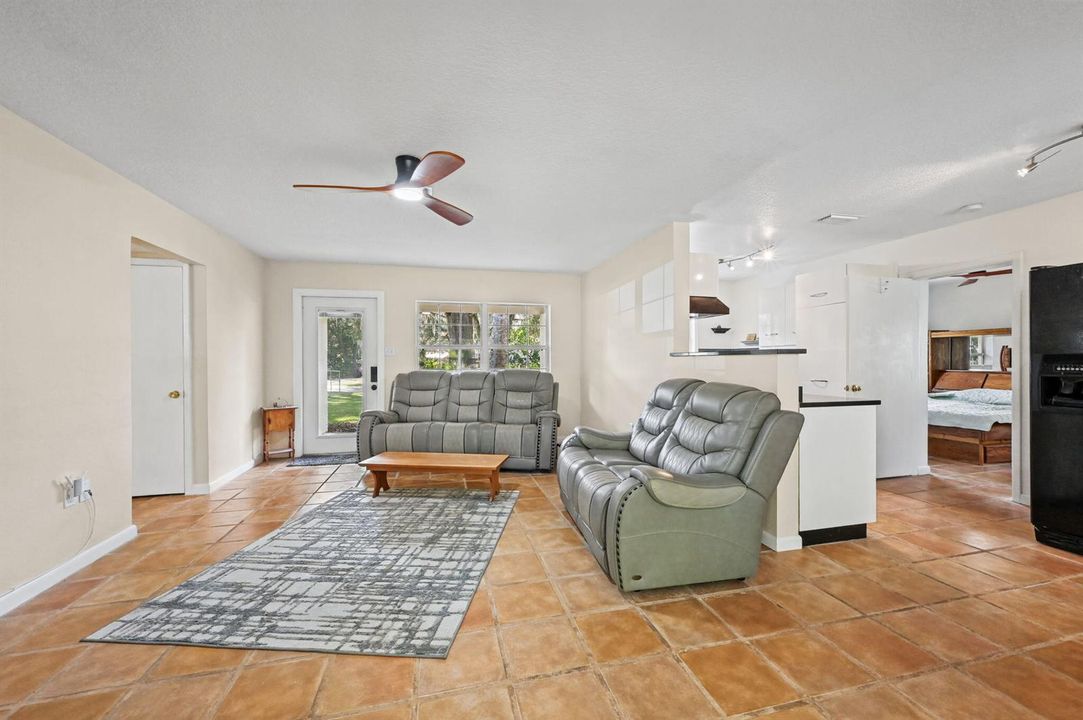 49-web-or-mls-Livingroom_2