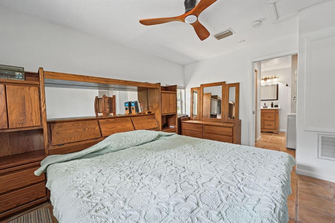 61-web-or-mls-Main Bedroom_4