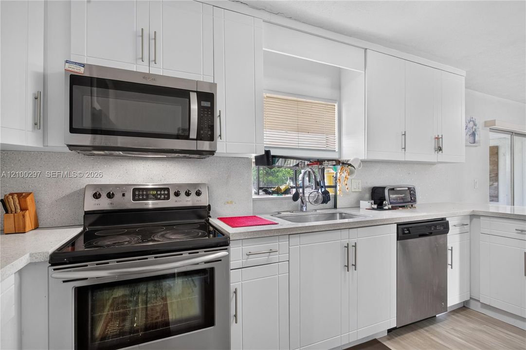 For Sale: $479,000 (3 beds, 2 baths, 1383 Square Feet)