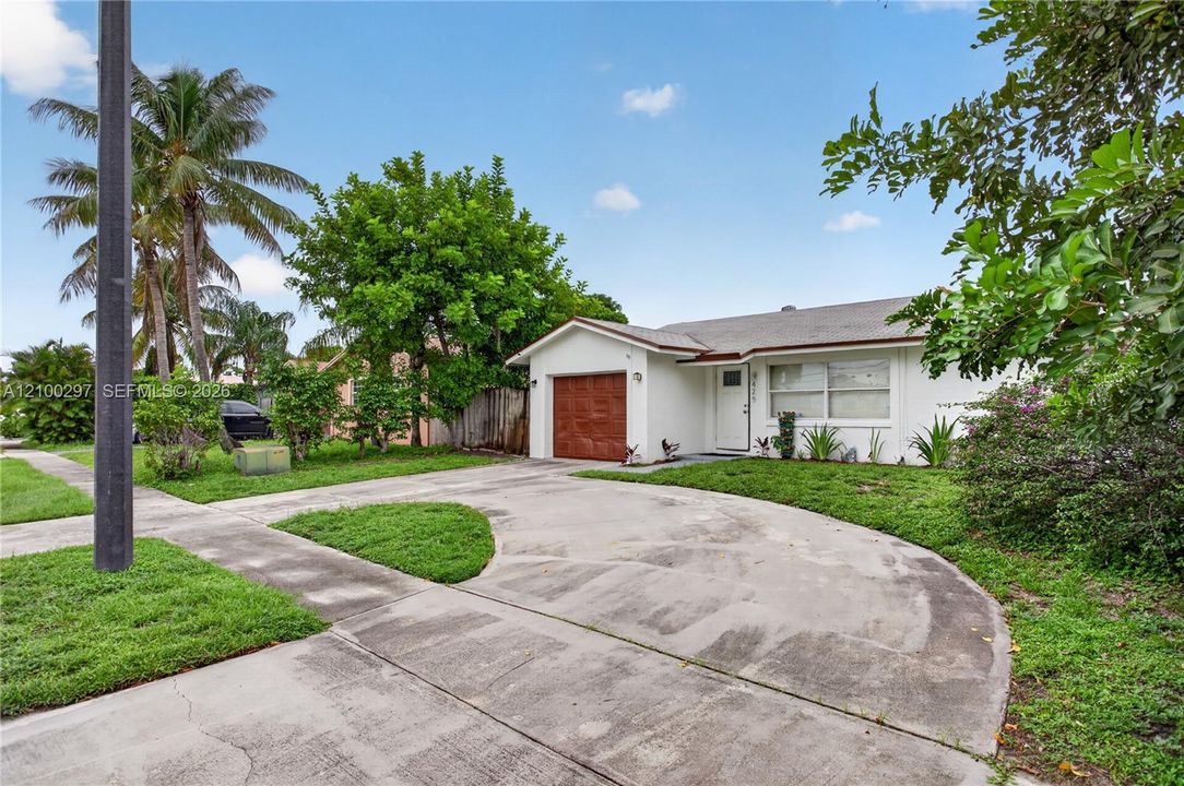 For Sale: $479,000 (3 beds, 2 baths, 1383 Square Feet)