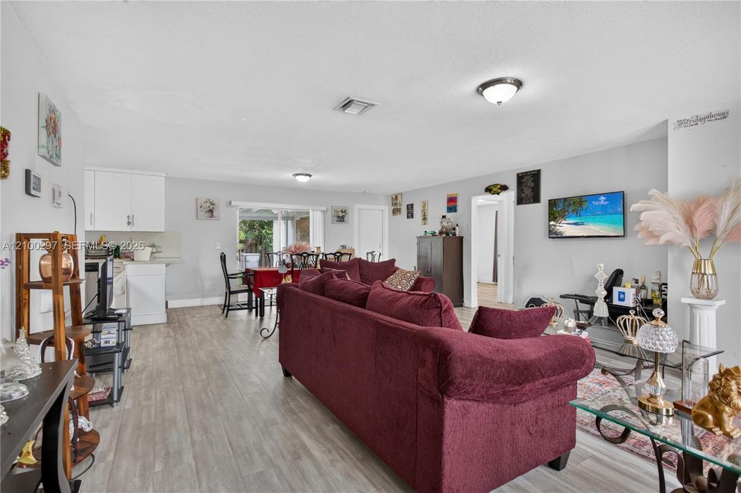 For Sale: $479,000 (3 beds, 2 baths, 1383 Square Feet)