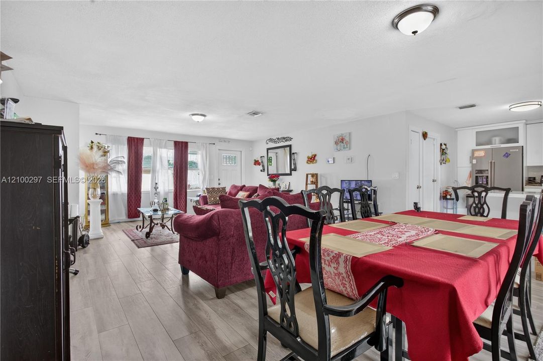 For Sale: $479,000 (3 beds, 2 baths, 1383 Square Feet)