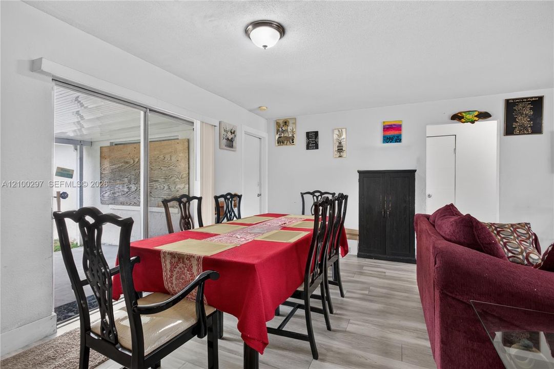 For Sale: $479,000 (3 beds, 2 baths, 1383 Square Feet)