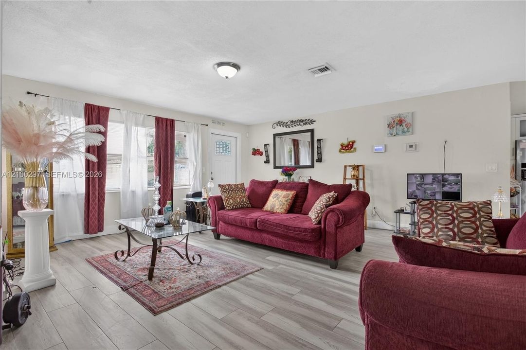 For Sale: $479,000 (3 beds, 2 baths, 1383 Square Feet)