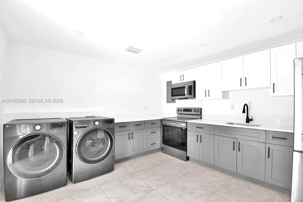 3/2 Kitchen/Laundry