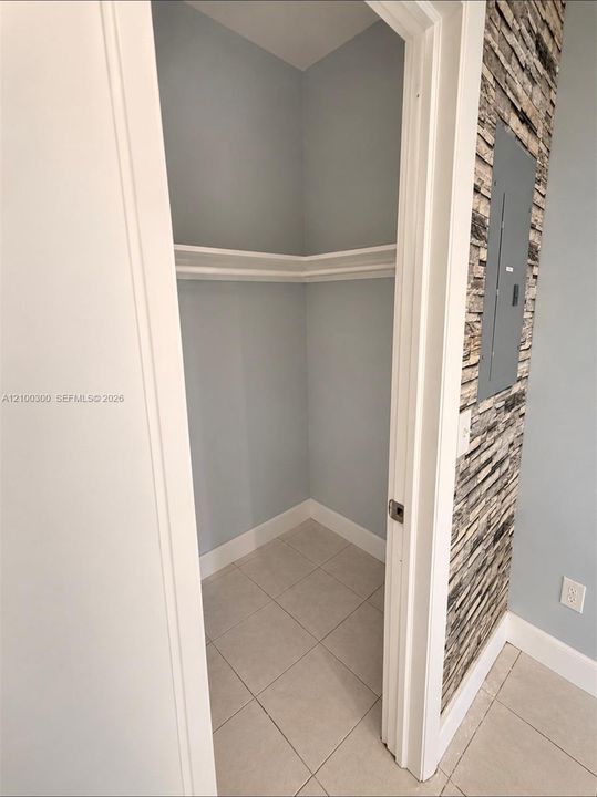 В аренду: $1,300 (0 спален, 1 ванн, 4683 Квадратных фут)