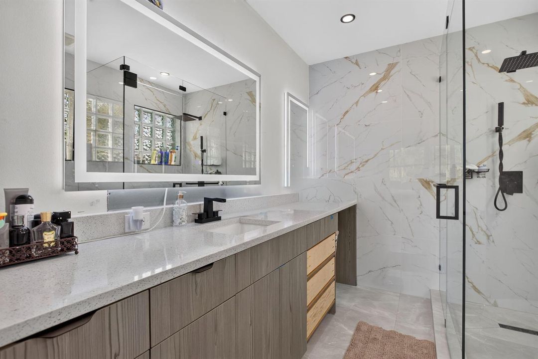 30-web-or-mls-2911 Bathroom-1
