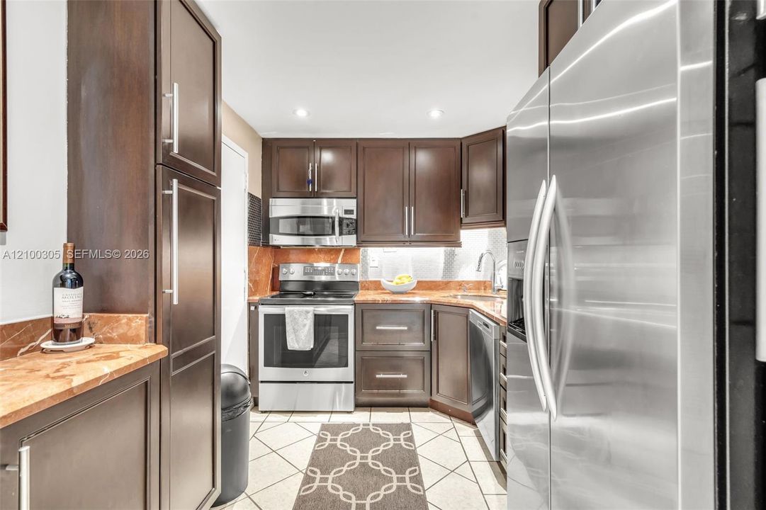 En Venta: $588,000 (2 camas, 2 baños, 1441 Pies cuadrados)