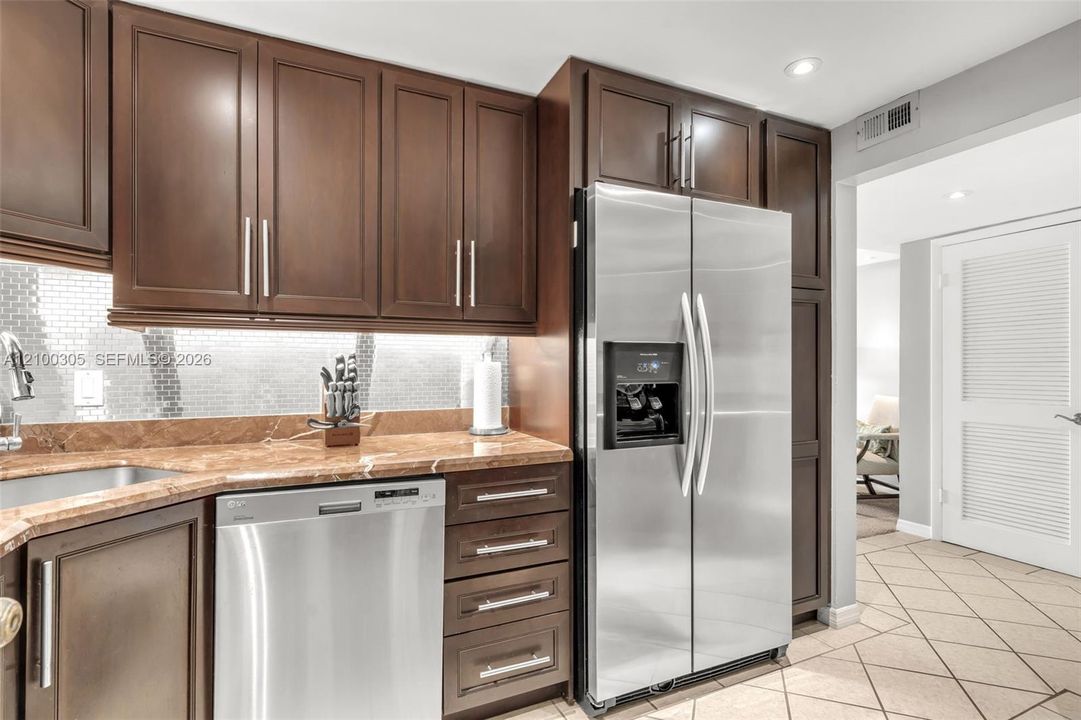 En Venta: $588,000 (2 camas, 2 baños, 1441 Pies cuadrados)