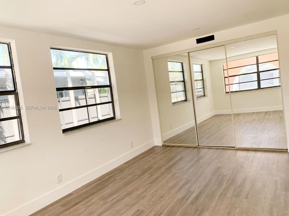 For Sale: $675,000 (5 beds, 3 baths, 1050 Square Feet)