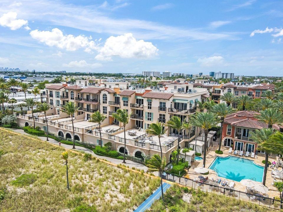 На продажу: $1,750,000 (2 спален, 2 ванн, 1256 Квадратных фут)