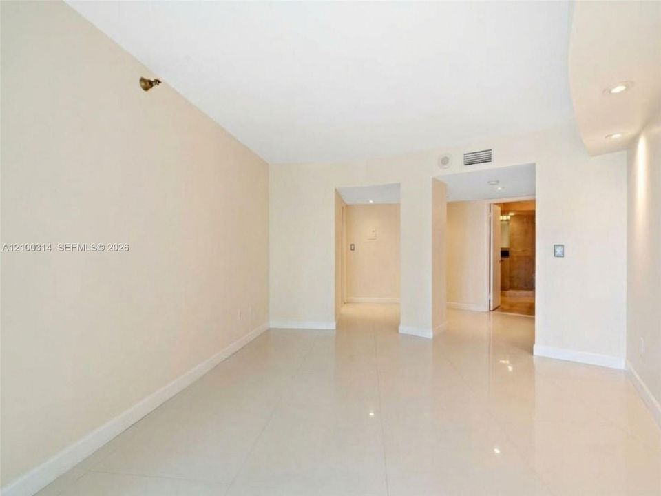 For Rent: $2,800 (1 beds, 1 baths, 857 Square Feet)