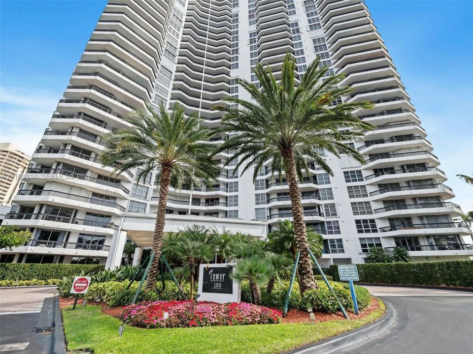 For Rent: $2,800 (1 beds, 1 baths, 857 Square Feet)