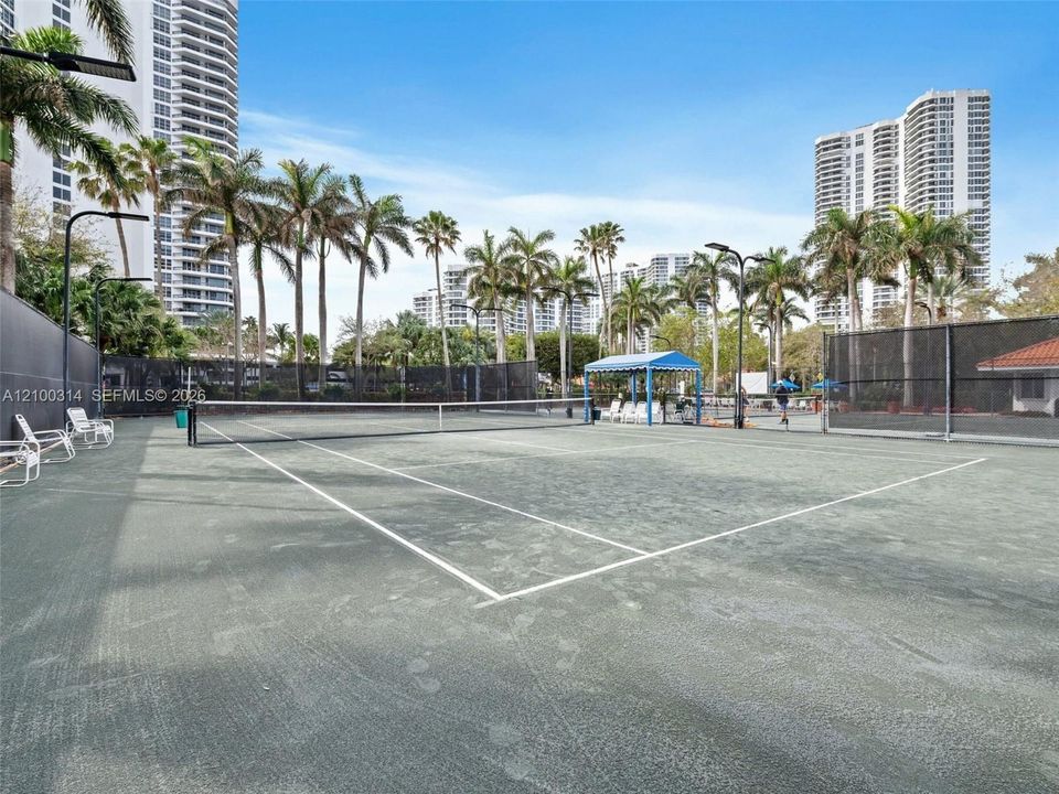 For Rent: $2,800 (1 beds, 1 baths, 857 Square Feet)