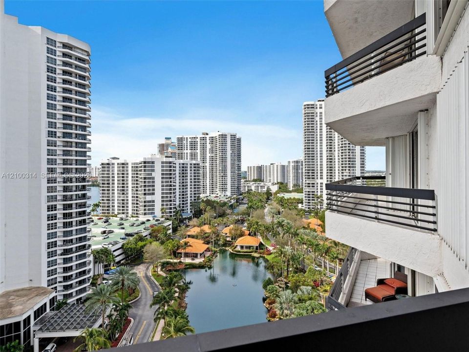 For Rent: $2,800 (1 beds, 1 baths, 857 Square Feet)