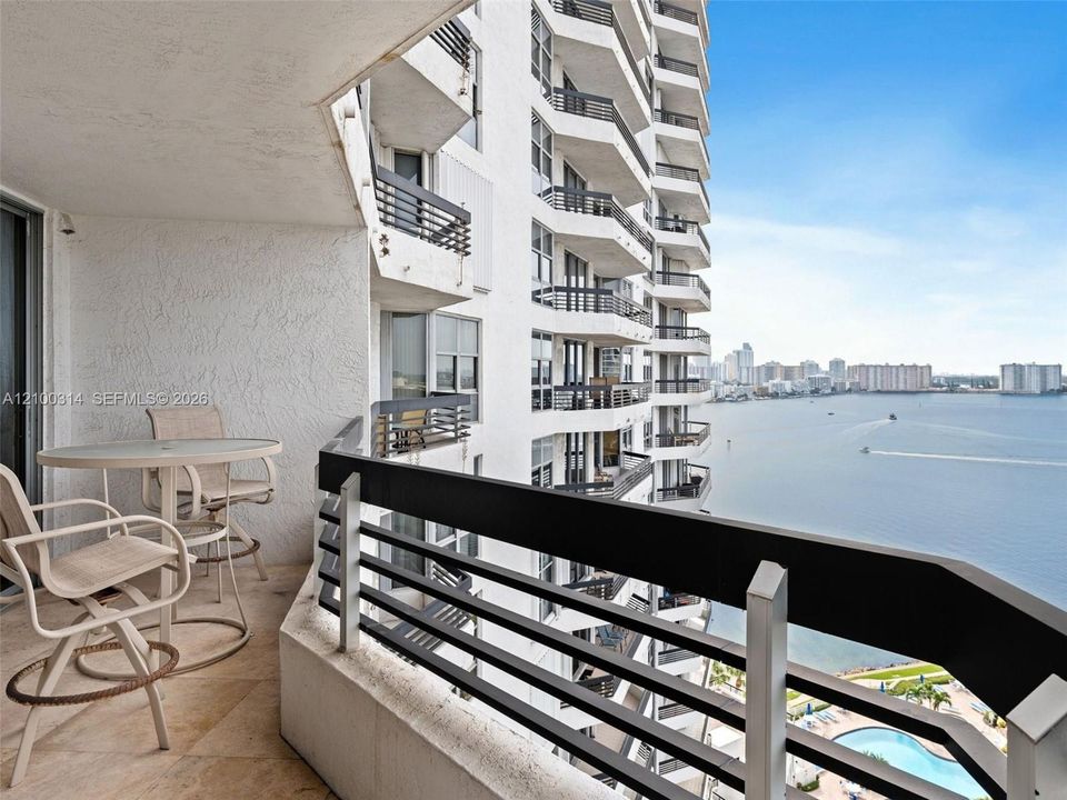 For Rent: $2,800 (1 beds, 1 baths, 857 Square Feet)