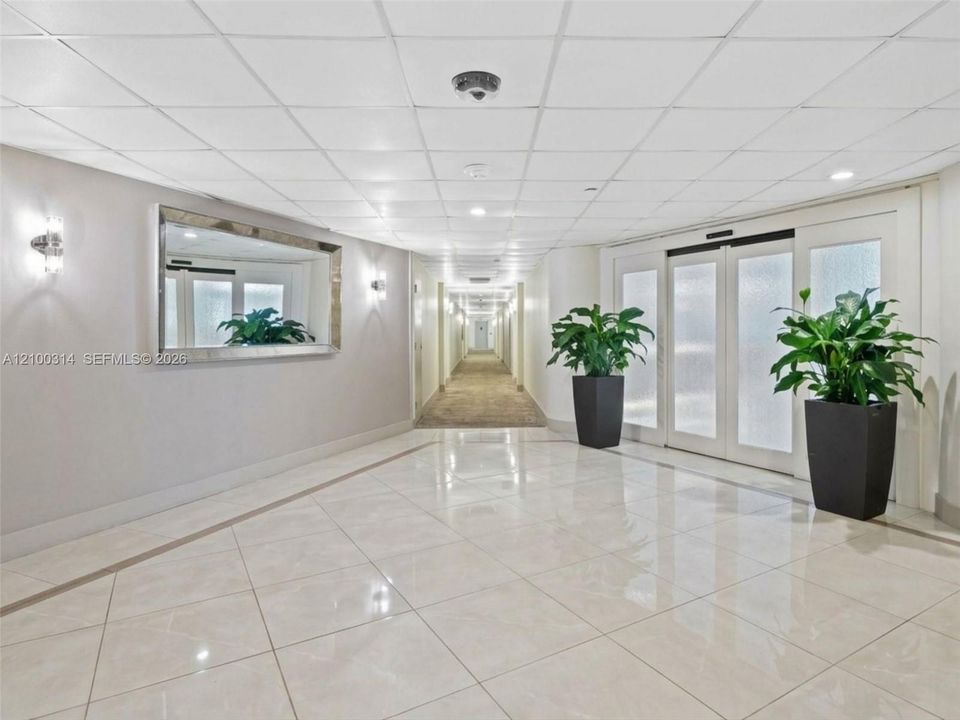 For Rent: $2,800 (1 beds, 1 baths, 857 Square Feet)