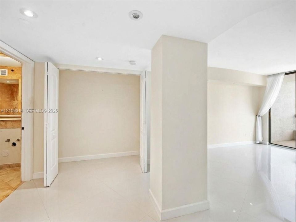 For Rent: $2,800 (1 beds, 1 baths, 857 Square Feet)