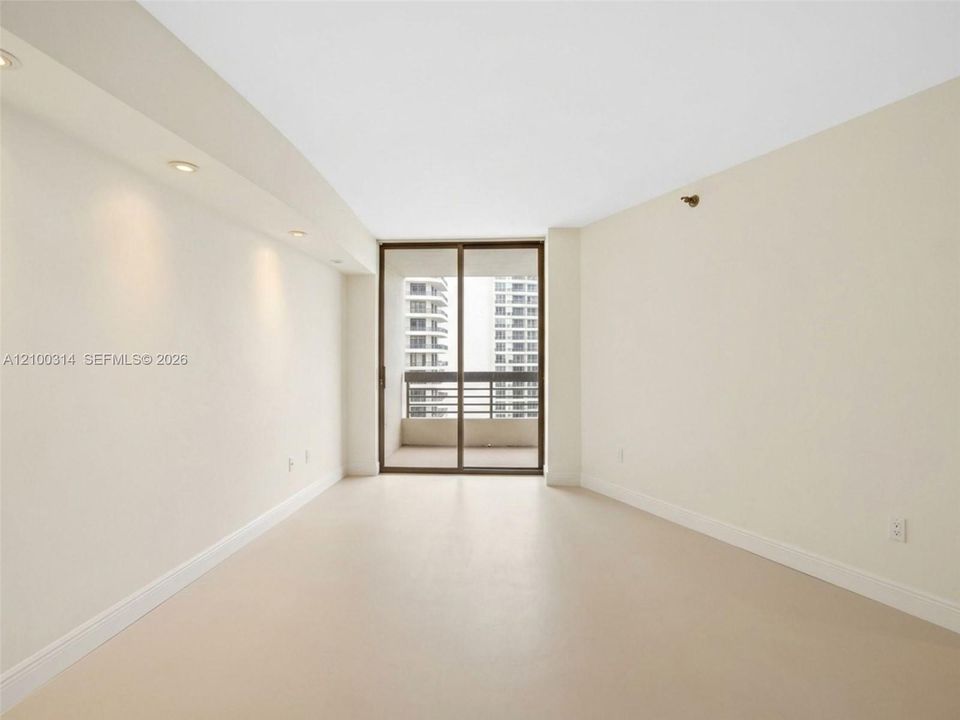 For Rent: $2,800 (1 beds, 1 baths, 857 Square Feet)