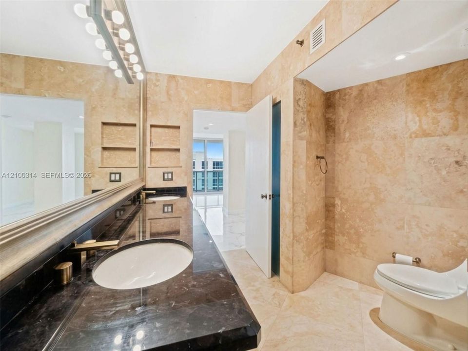For Rent: $2,800 (1 beds, 1 baths, 857 Square Feet)