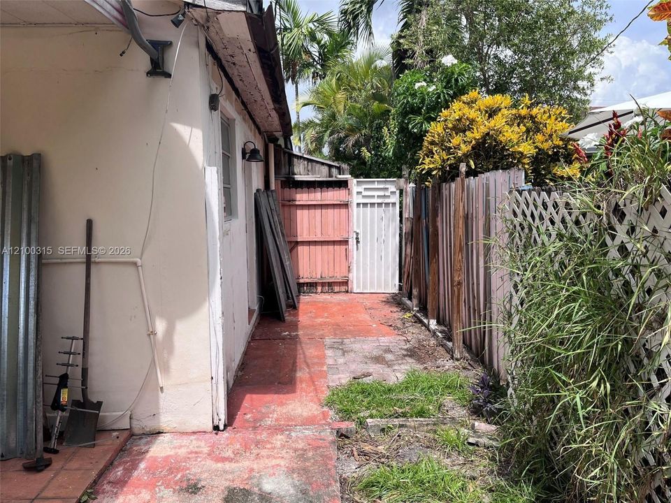 For Sale: $499,000 (3 beds, 1 baths, 1518 Square Feet)