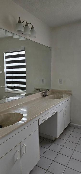 На продажу: $229,900 (2 спален, 2 ванн, 1425 Квадратных фут)