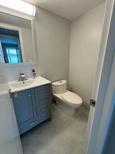 1/2 Bathroom