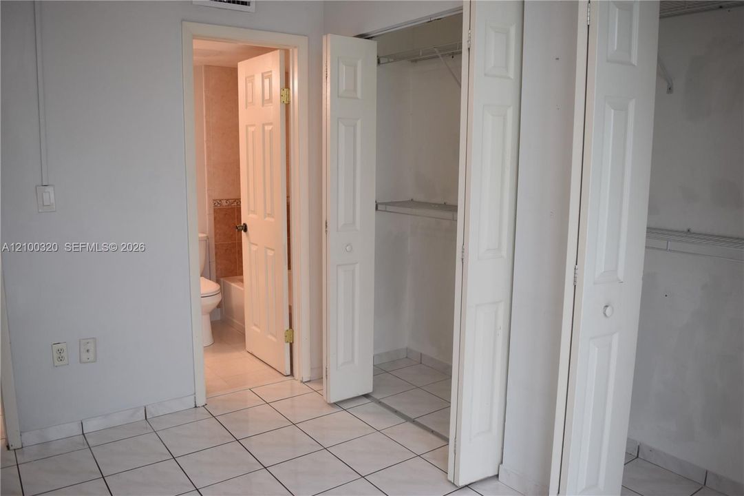 For Rent: $2,200 (2 beds, 2 baths, 898 Square Feet)