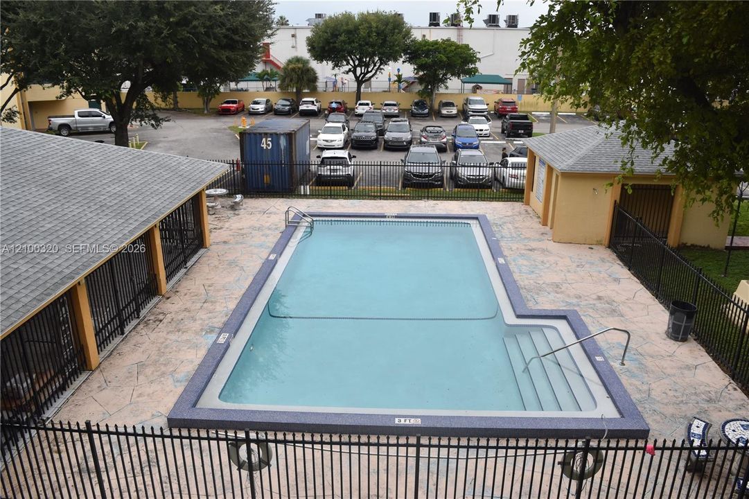 For Rent: $2,200 (2 beds, 2 baths, 898 Square Feet)