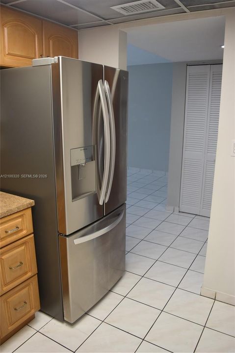 For Rent: $2,200 (2 beds, 2 baths, 898 Square Feet)