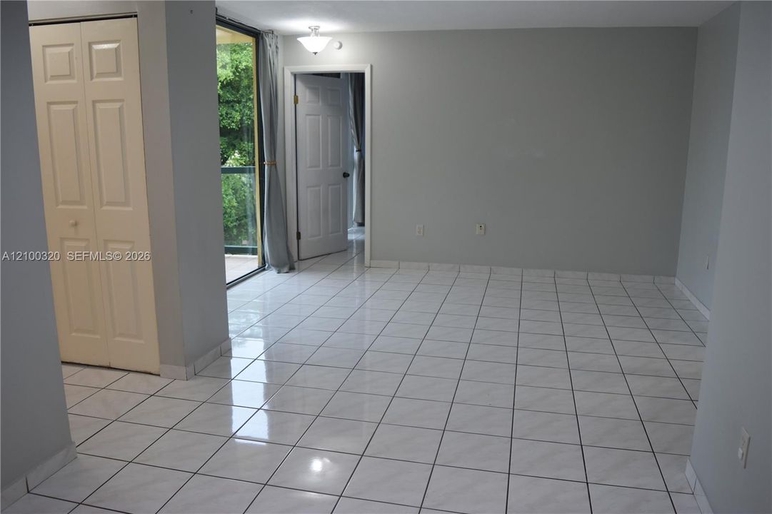 For Rent: $2,200 (2 beds, 2 baths, 898 Square Feet)