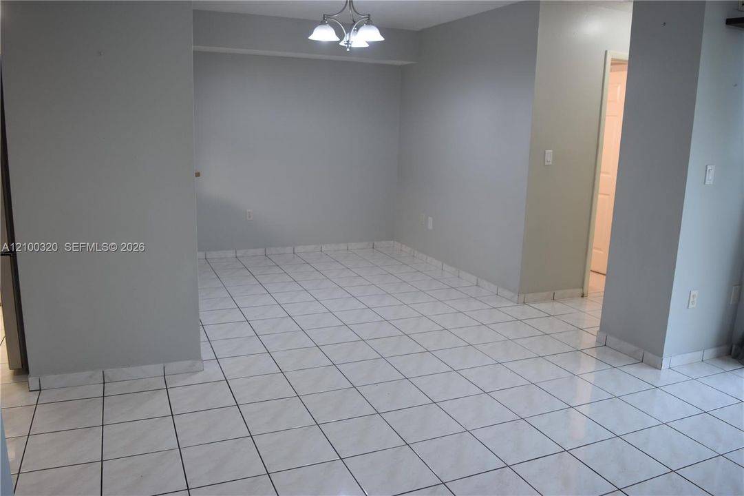 For Rent: $2,200 (2 beds, 2 baths, 898 Square Feet)