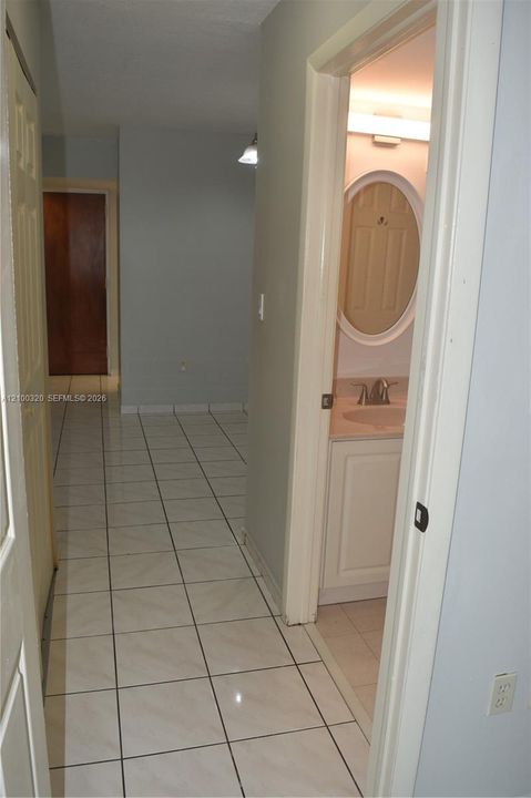 For Rent: $2,200 (2 beds, 2 baths, 898 Square Feet)