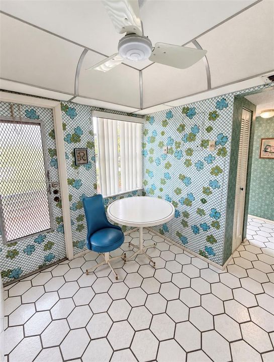 For Sale: $74,900 (1 beds, 1 baths, 783 Square Feet)