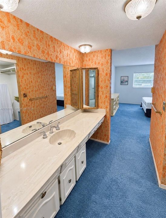 For Sale: $74,900 (1 beds, 1 baths, 783 Square Feet)