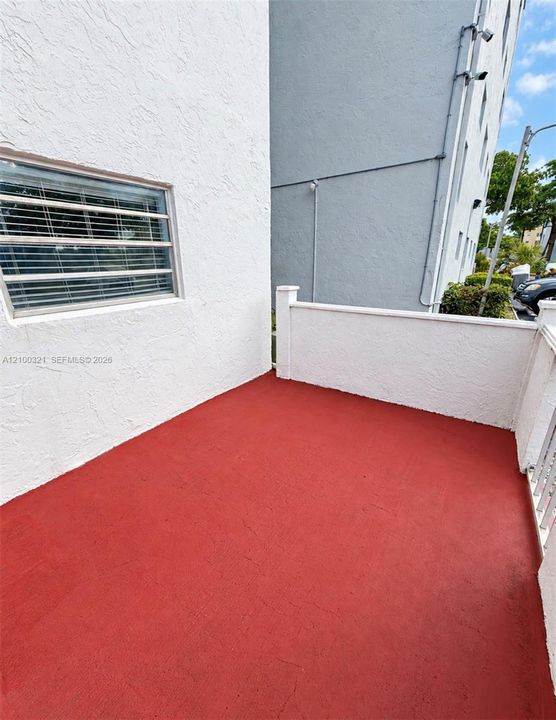For Sale: $74,900 (1 beds, 1 baths, 783 Square Feet)