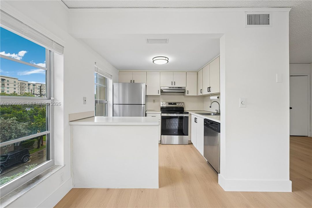 В аренду: $3,950 (2 спален, 2 ванн, 1000 Квадратных фут)