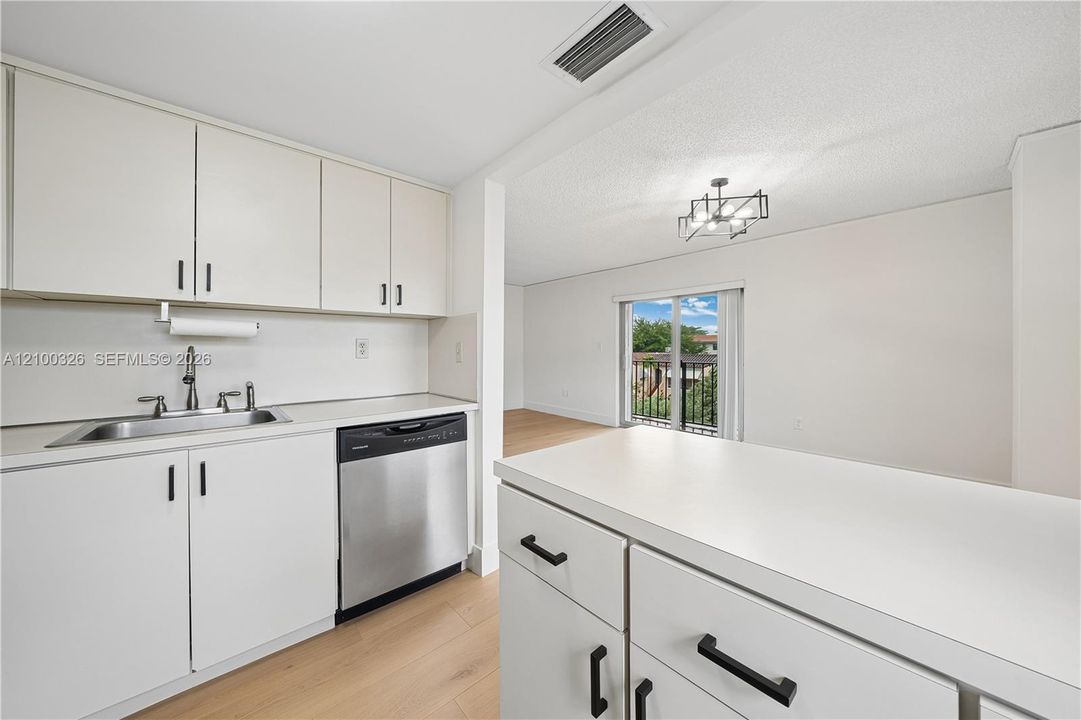В аренду: $3,950 (2 спален, 2 ванн, 1000 Квадратных фут)