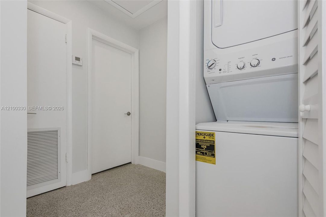 For Rent: $3,450 (2 beds, 1 baths, 1100 Square Feet)