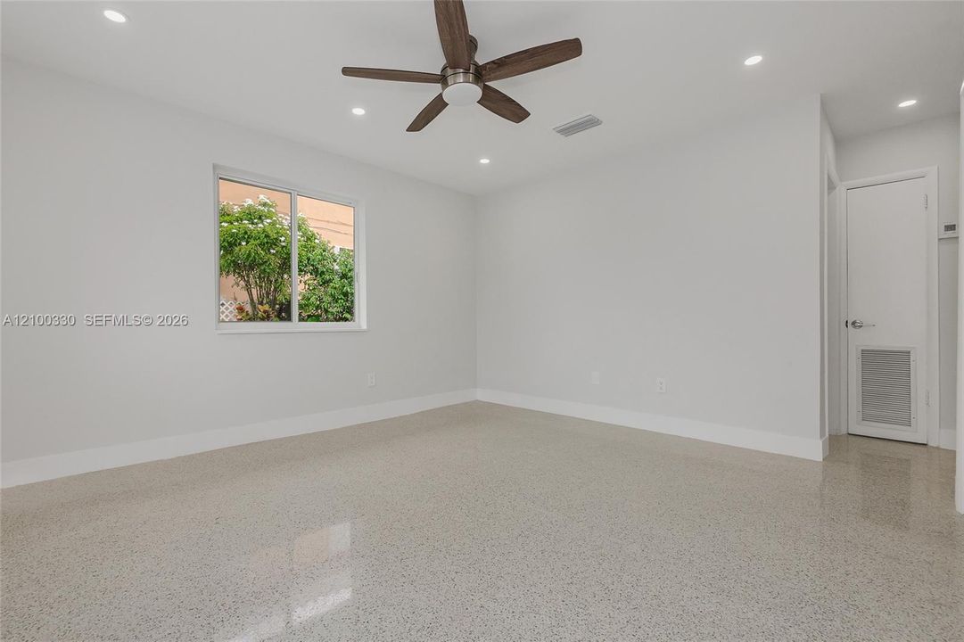 For Rent: $3,450 (2 beds, 1 baths, 1100 Square Feet)