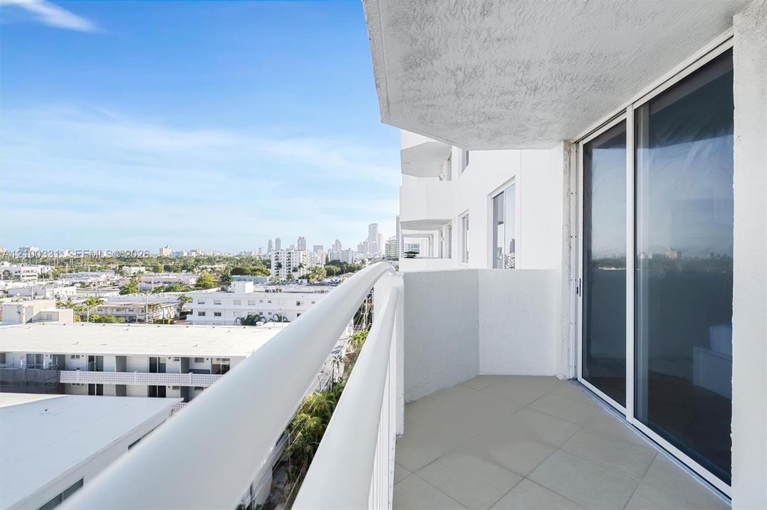For Rent: $4,200 (2 beds, 2 baths, 1030 Square Feet)